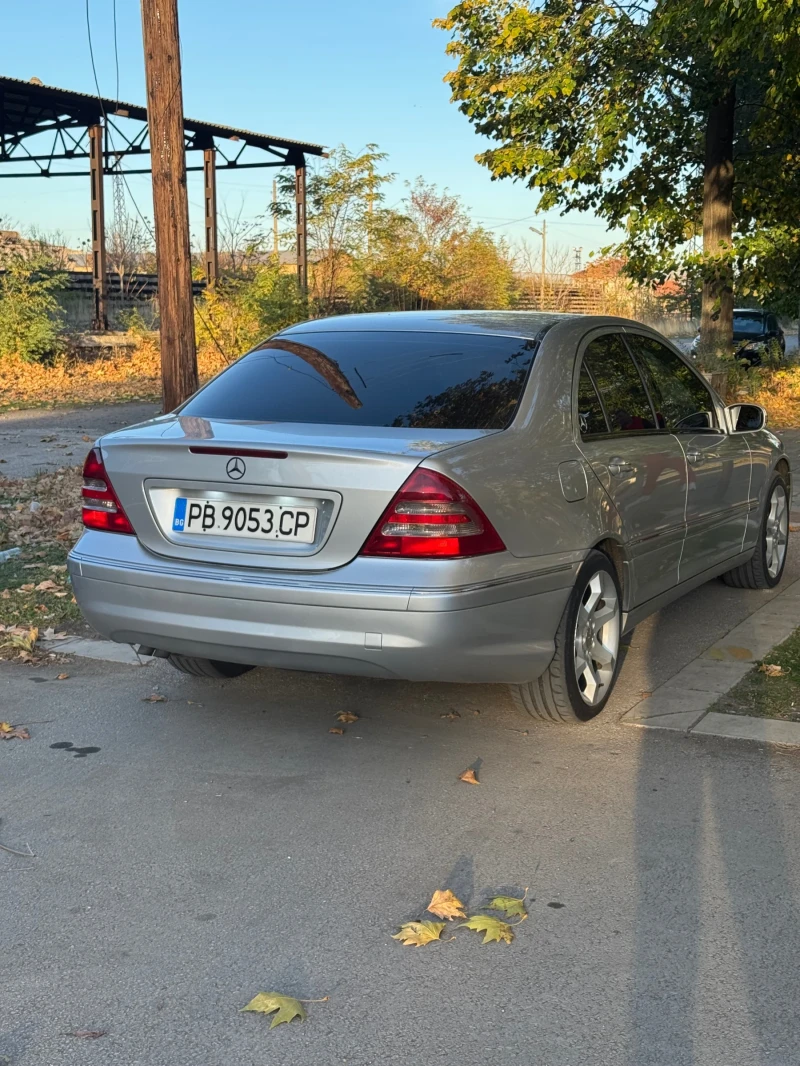 Mercedes-Benz C 220, снимка 2 - Автомобили и джипове - 52295250