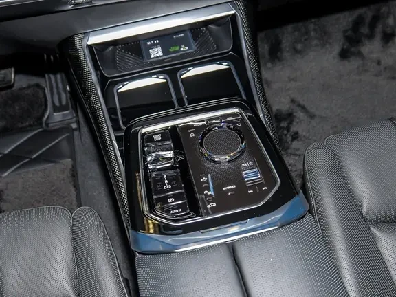 BMW 760 e M xDrive = NEW = Shadow Line Гаранция, снимка 11 - Автомобили и джипове - 53823773