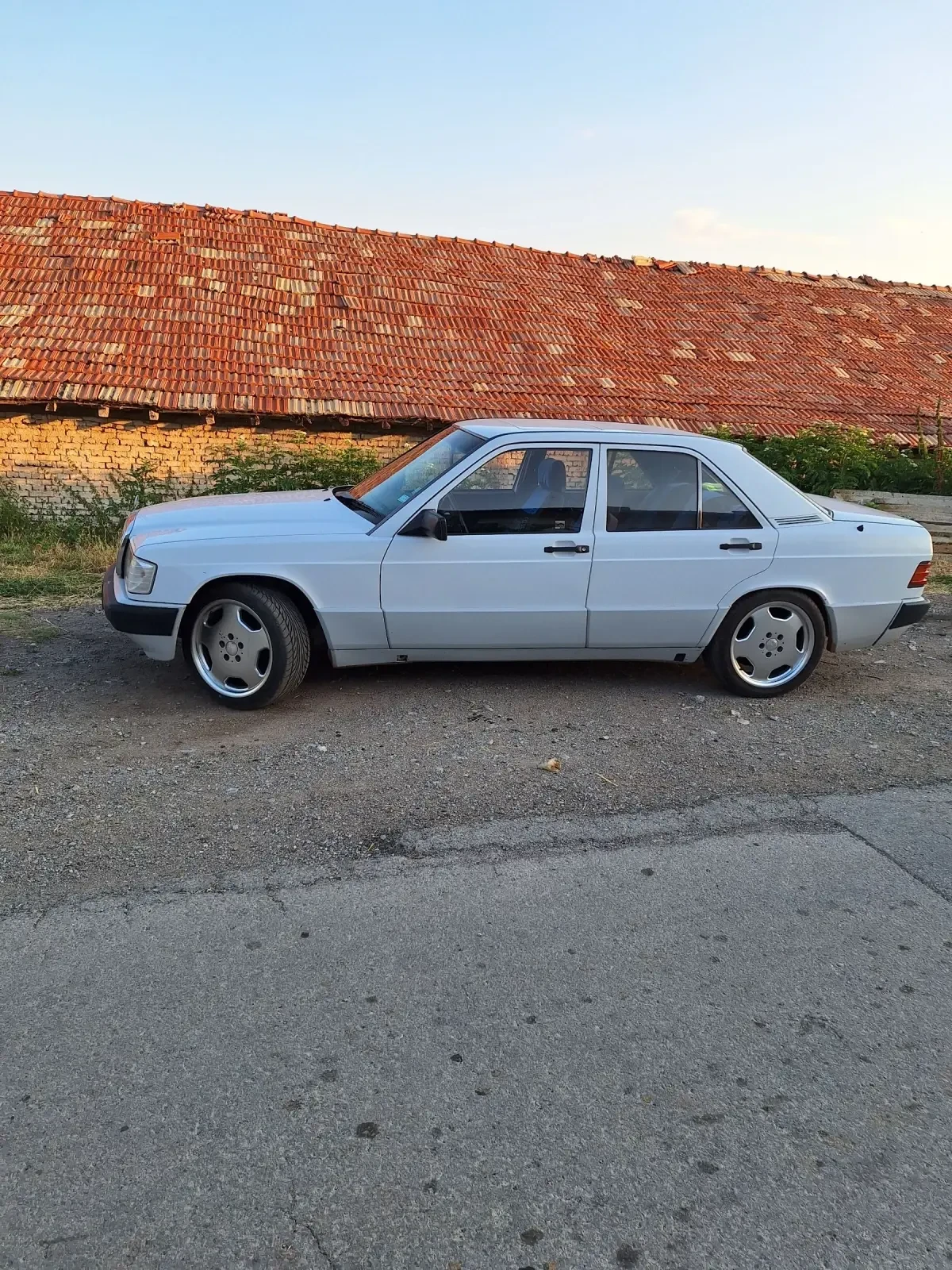 Mercedes-Benz 190  - изображение 4