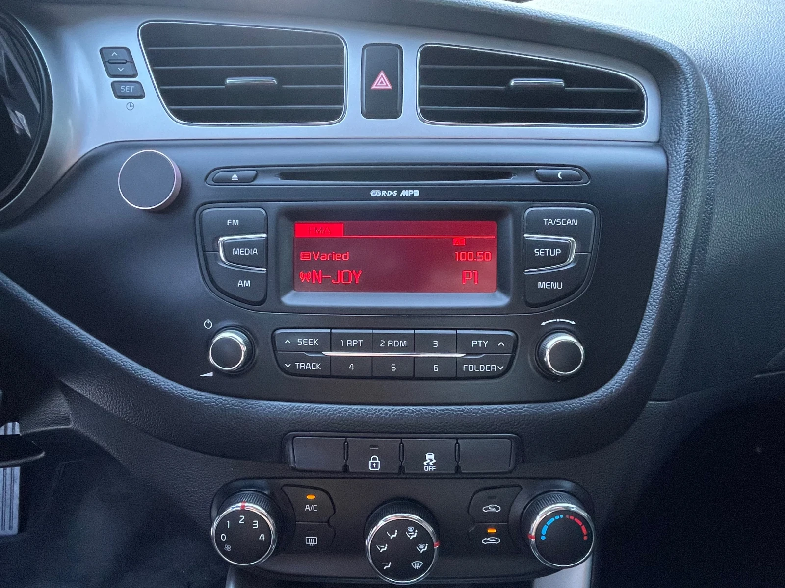 Kia Ceed 1.4 i A/C - изображение 10