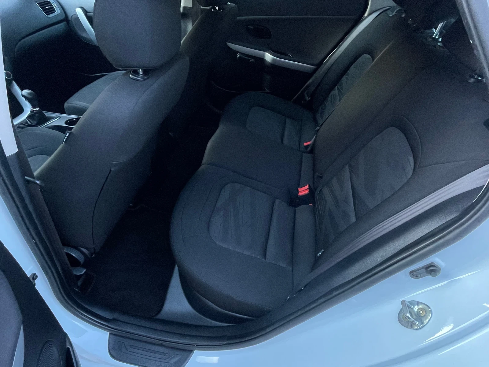 Kia Ceed 1.4 i A/C - изображение 9
