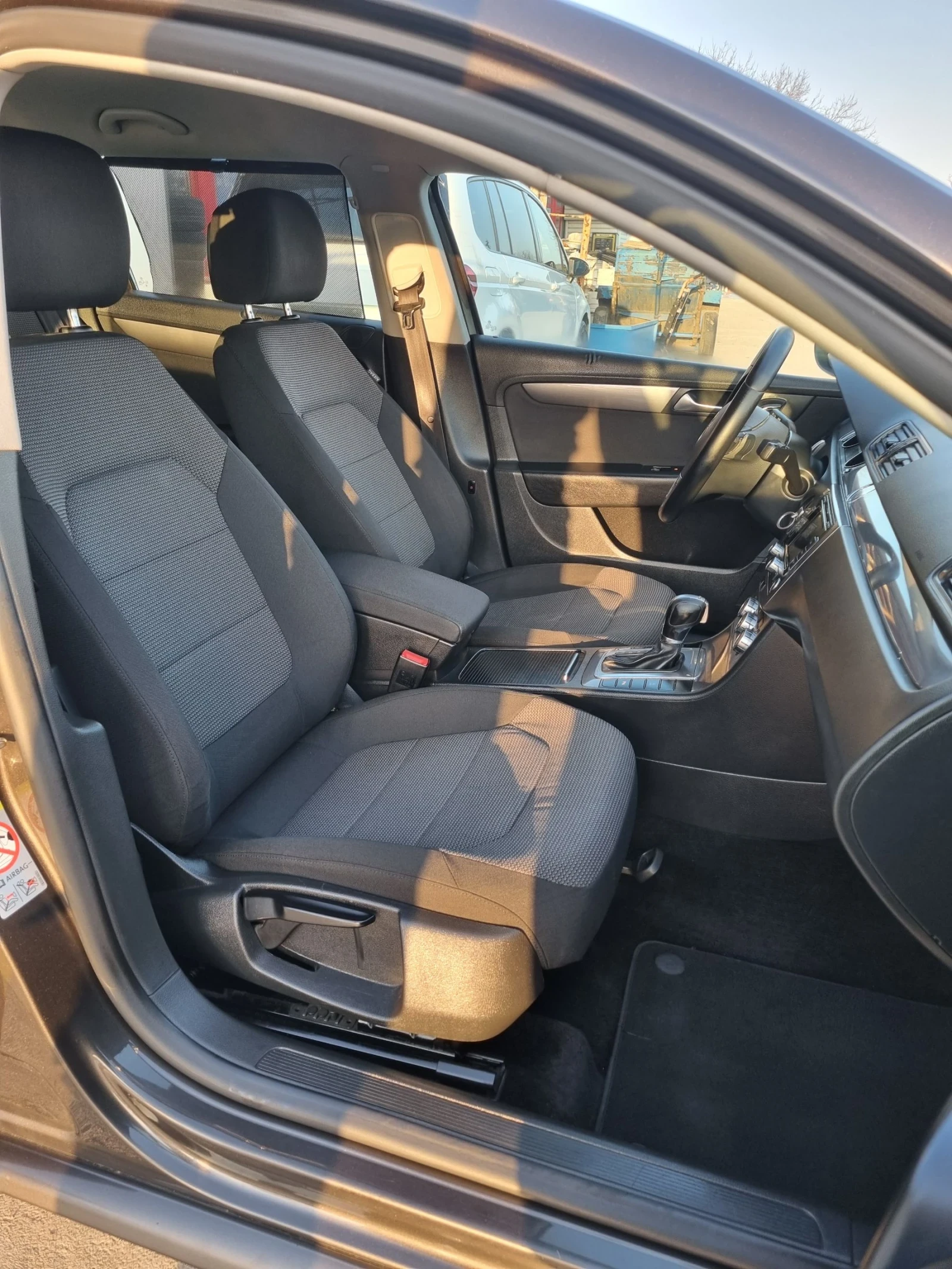 VW Passat 2.0tdi 140к.с DSG Автомат Highline, снимка 11 - Автомобили и джипове - 53829332