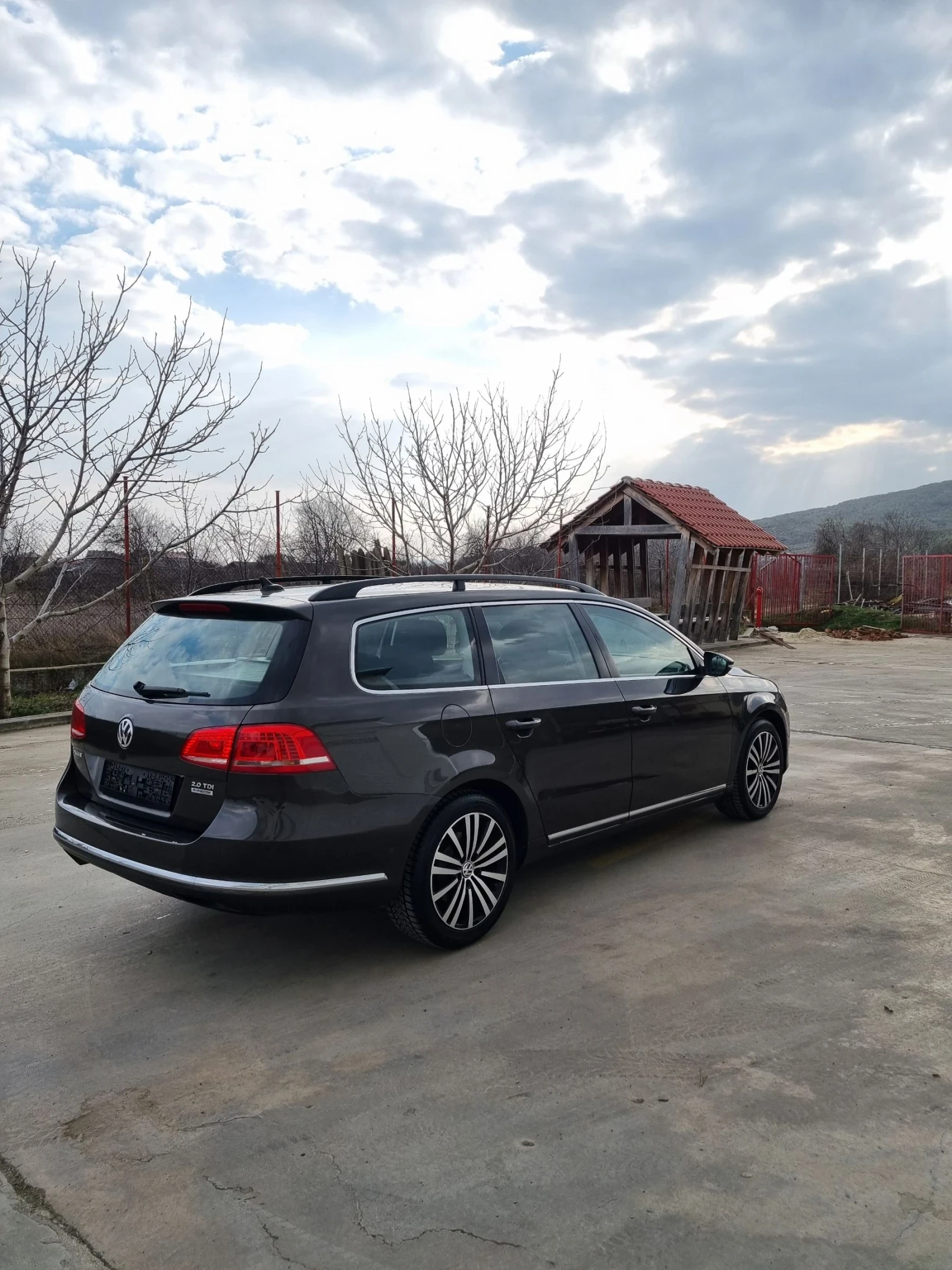 VW Passat 2.0tdi 140к.с DSG Автомат Highline, снимка 4 - Автомобили и джипове - 53921739