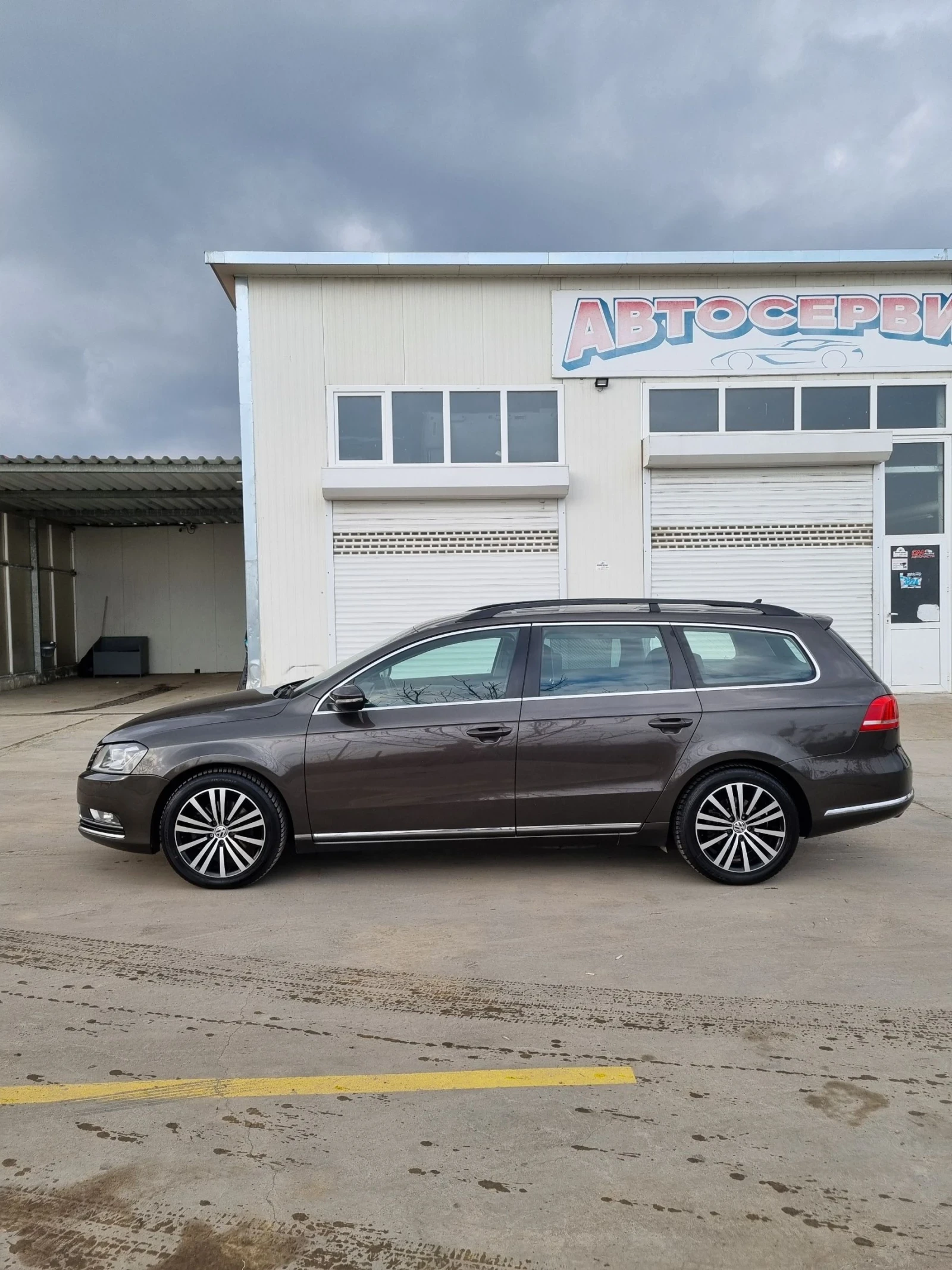 VW Passat 2.0tdi 140к.с DSG Автомат Highline, снимка 5 - Автомобили и джипове - 53921739