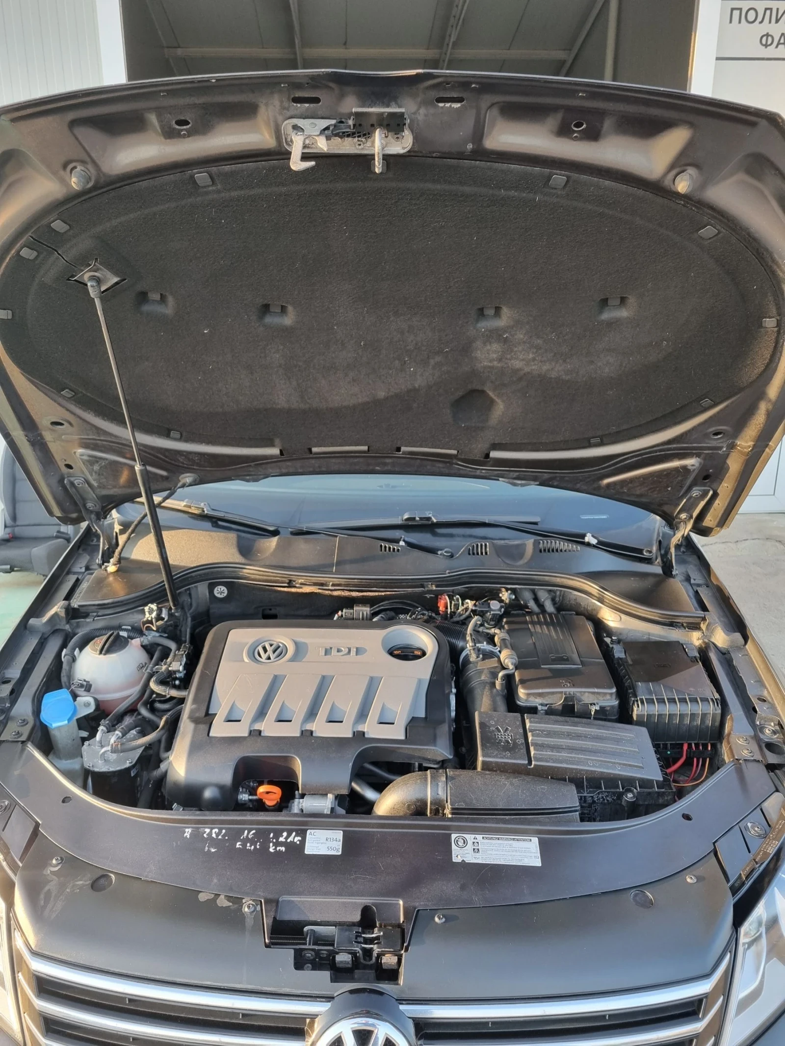 VW Passat 2.0tdi 140к.с DSG Автомат Highline, снимка 13 - Автомобили и джипове - 53829332