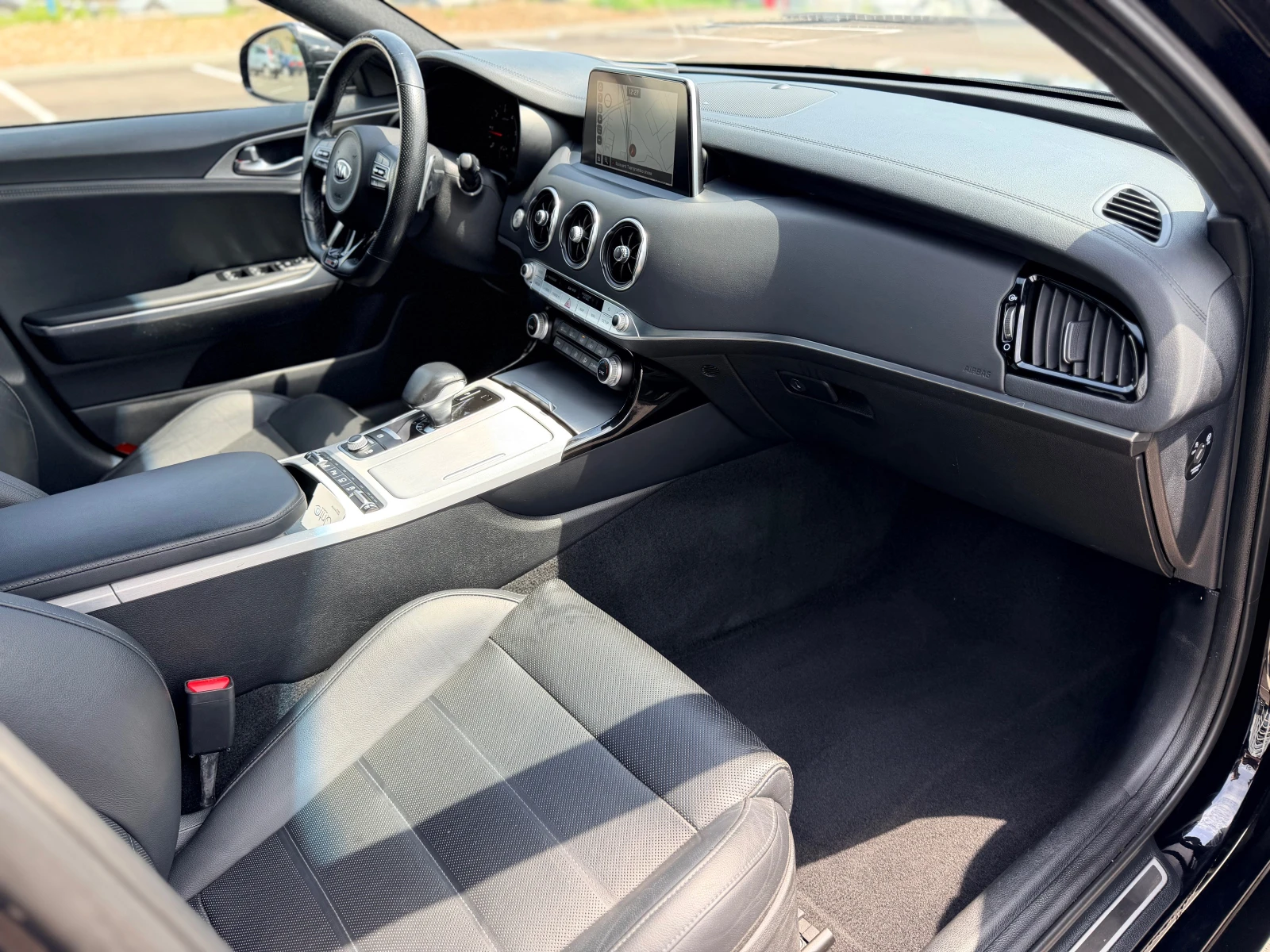 Kia Stinger 2.2CRDI-GT-Line-Лизинг през Уникредит , снимка 12 - Автомобили и джипове - 53977514