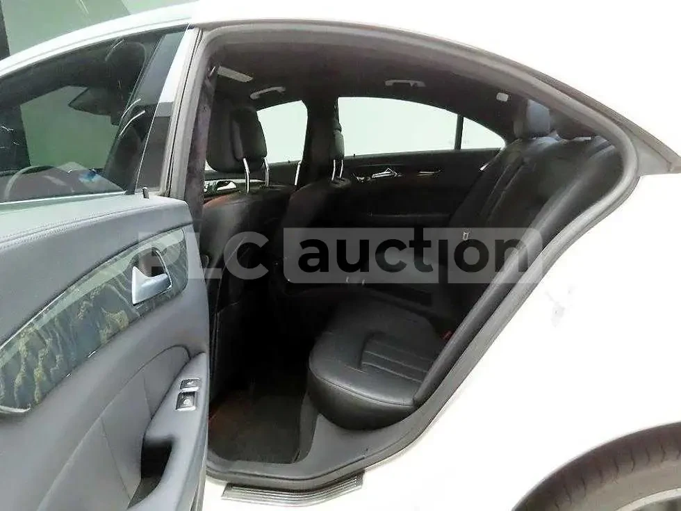 Mercedes-Benz CLS 350 4MATIC, снимка 8 - Автомобили и джипове - 53996341