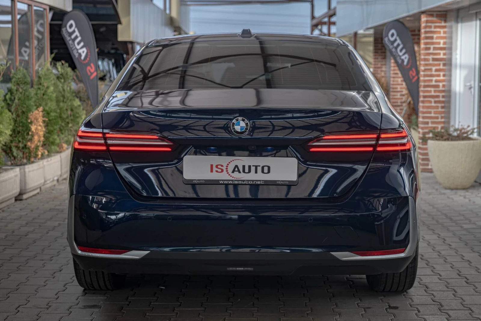 BMW 520 Individual/Подгрев/Ambient/PC-iBrake/Active Guard/, снимка 4 - Автомобили и джипове - 54034183