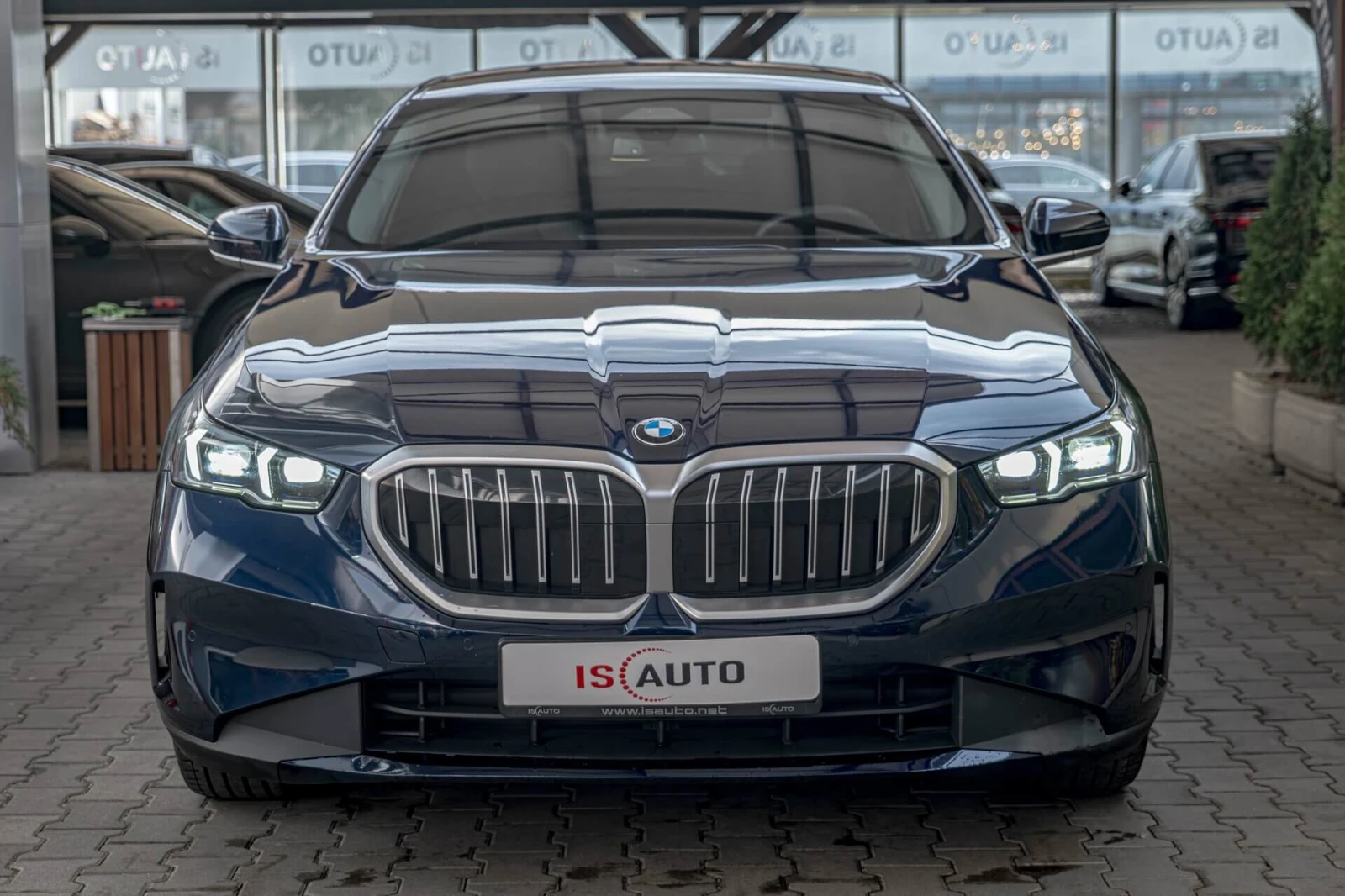 BMW 520 Individual/Подгрев/Ambient/PC-iBrake/Active Guard/, снимка 2 - Автомобили и джипове - 54034183