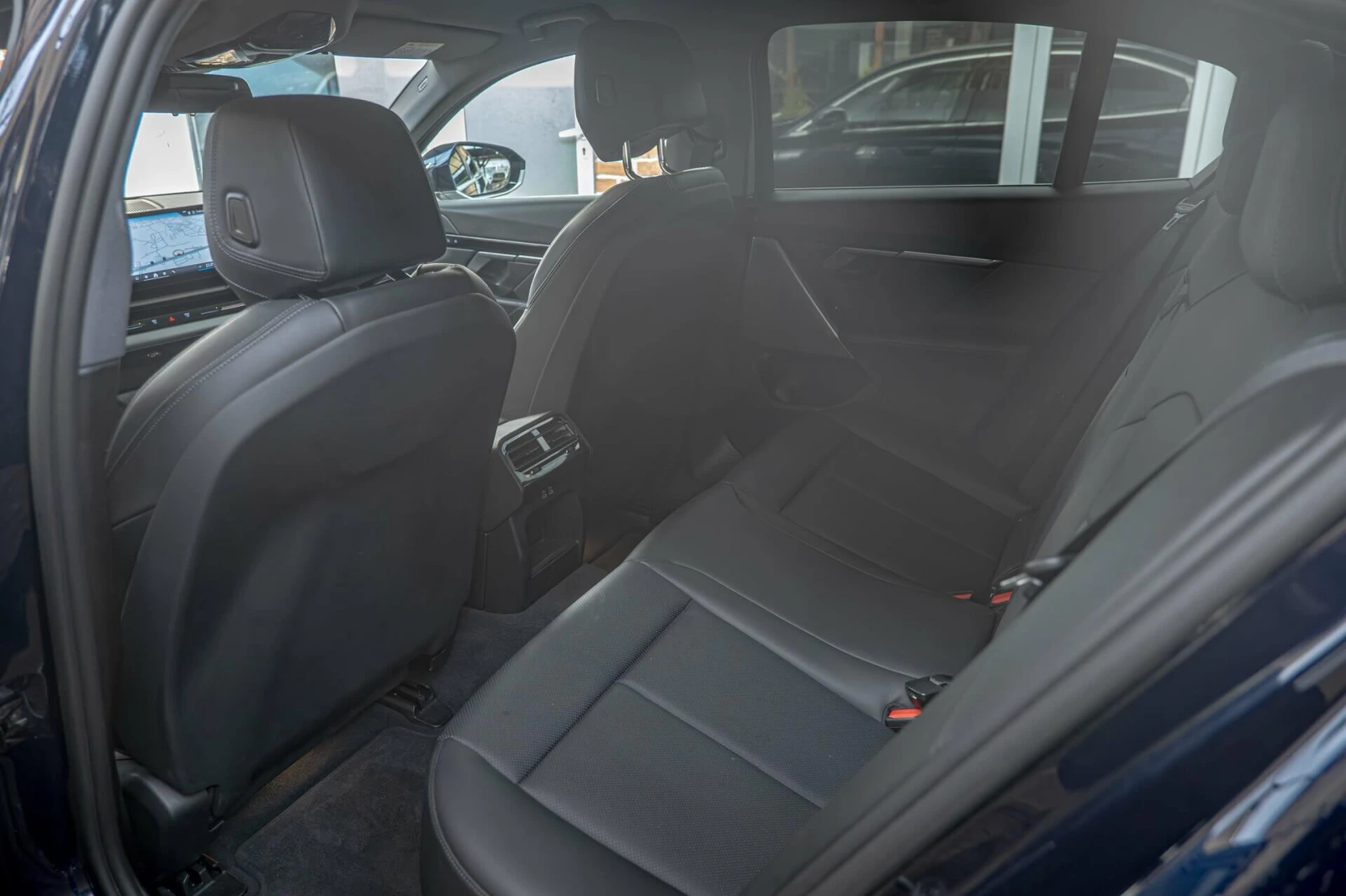 BMW 520 Individual/Подгрев/Ambient/PC-iBrake/Active Guard/, снимка 8 - Автомобили и джипове - 54034183