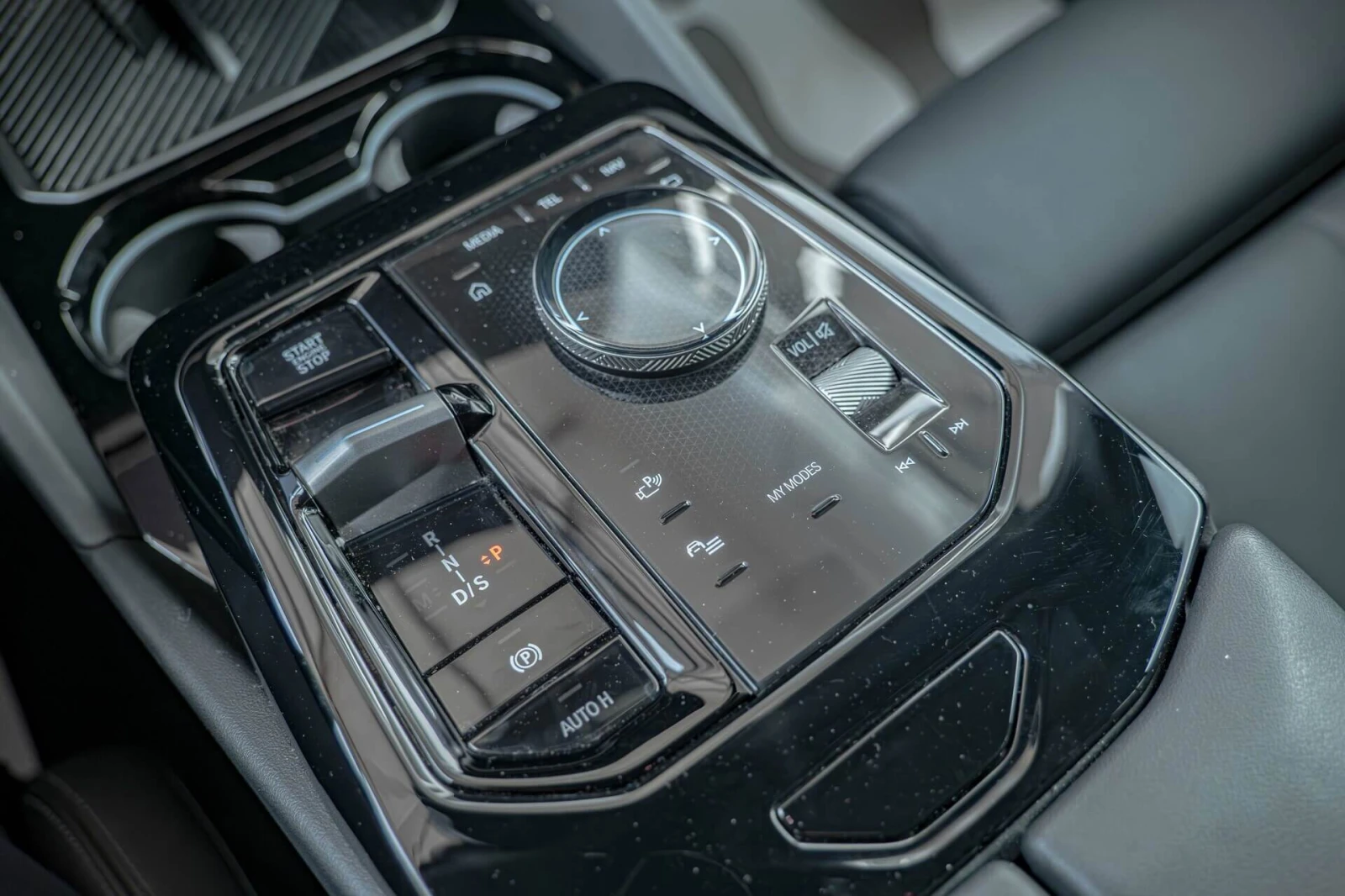 BMW 520 Individual/Подгрев/Ambient/PC-iBrake/Active Guard/, снимка 9 - Автомобили и джипове - 54034183