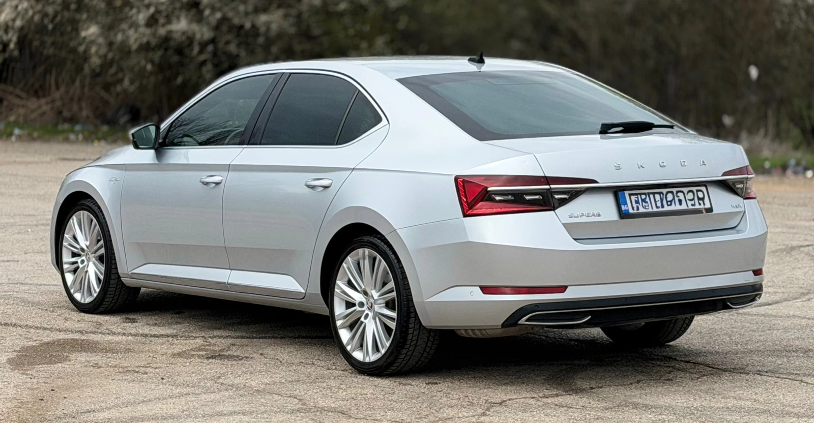 Skoda Superb 2.0 TDi L&K 4x4, снимка 5 - Автомобили и джипове - 54070854