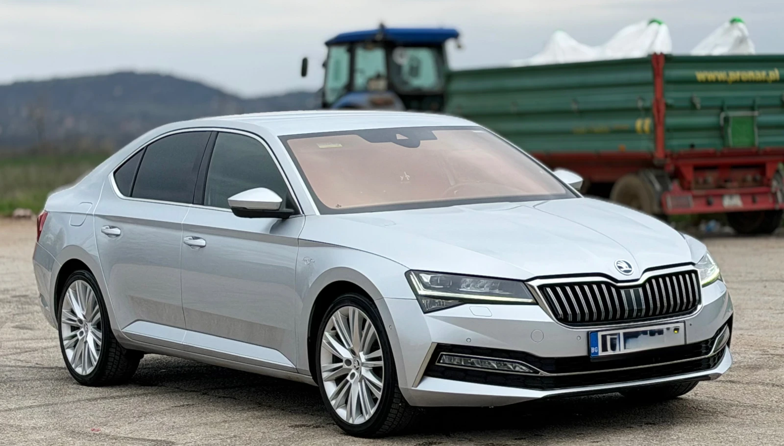 Skoda Superb 2.0 TDi L&K 4x4, снимка 2 - Автомобили и джипове - 54070854