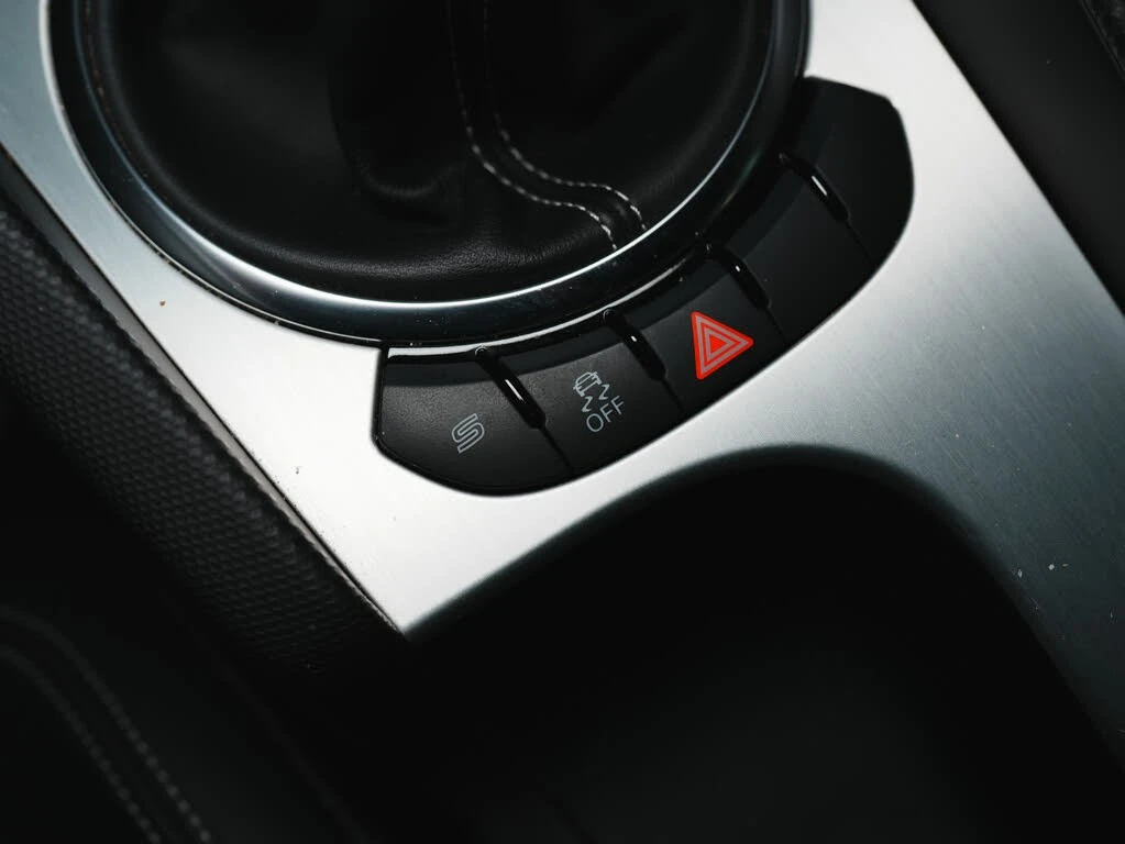 Audi Tt RS quattro 2.5T Ръчка* АвтоКредит* (ЦЕНА ДО БГ), снимка 14 - Автомобили и джипове - 54128870