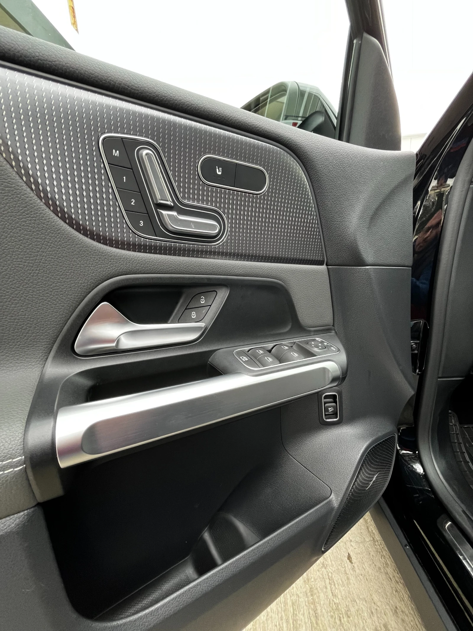 Mercedes-Benz EQB 350 4MATIC, снимка 6 - Автомобили и джипове - 54234806