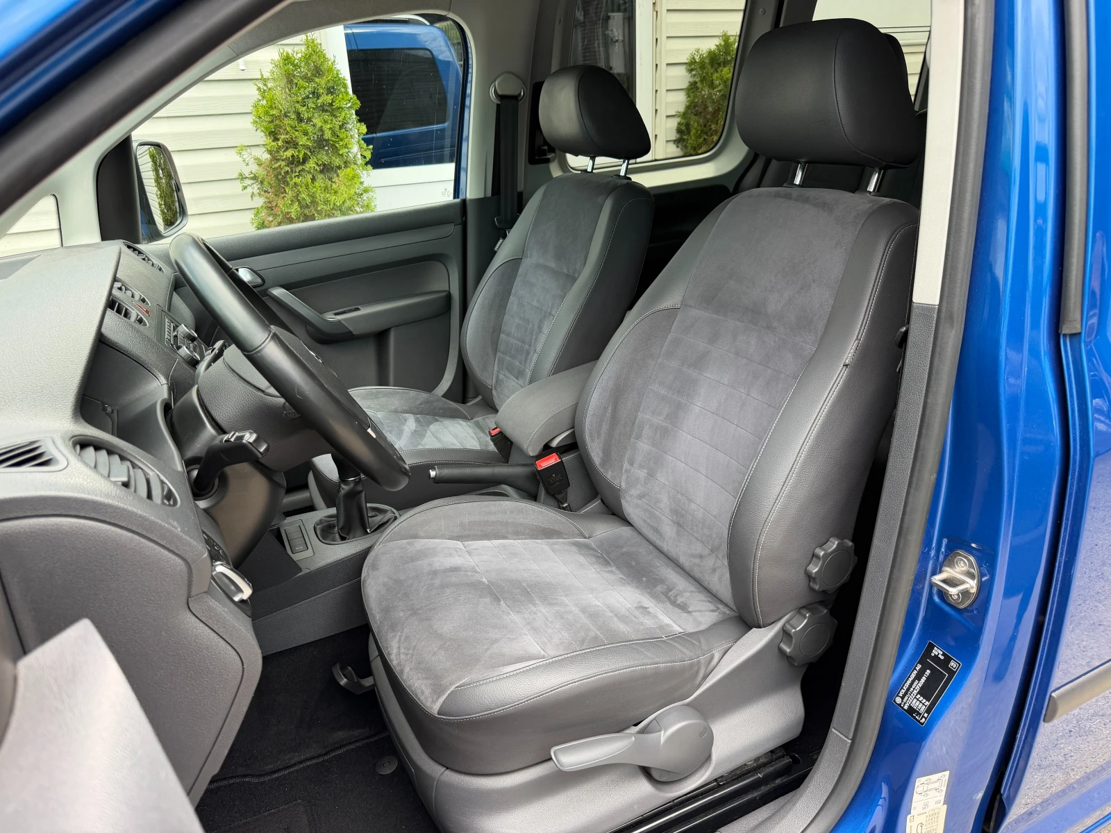 VW Caddy 2.0TDI* 140кс* СЕРВИЗНА КНИЖКА С ПЪЛНА ИСТОРИЯ В V, снимка 7 - Автомобили и джипове - 54575463