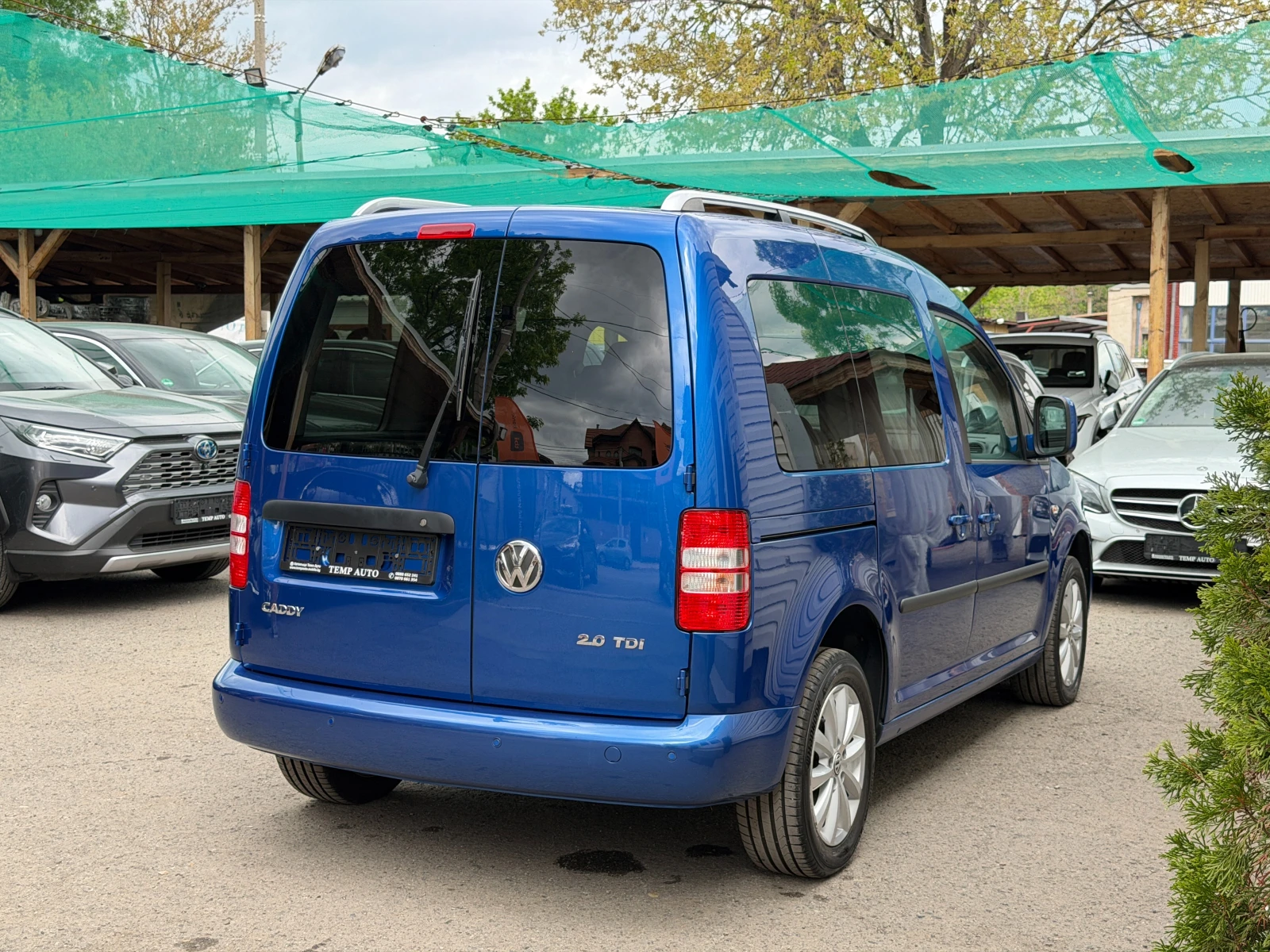 VW Caddy 2.0TDI* 140кс* СЕРВИЗНА КНИЖКА С ПЪЛНА ИСТОРИЯ В V, снимка 3 - Автомобили и джипове - 54575463