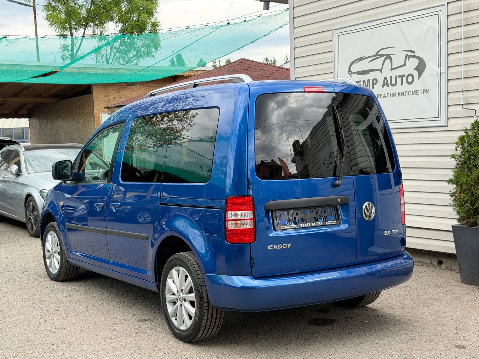 VW Caddy 2.0TDI* 140кс* СЕРВИЗНА КНИЖКА С ПЪЛНА ИСТОРИЯ В V, снимка 4 - Автомобили и джипове - 54575463