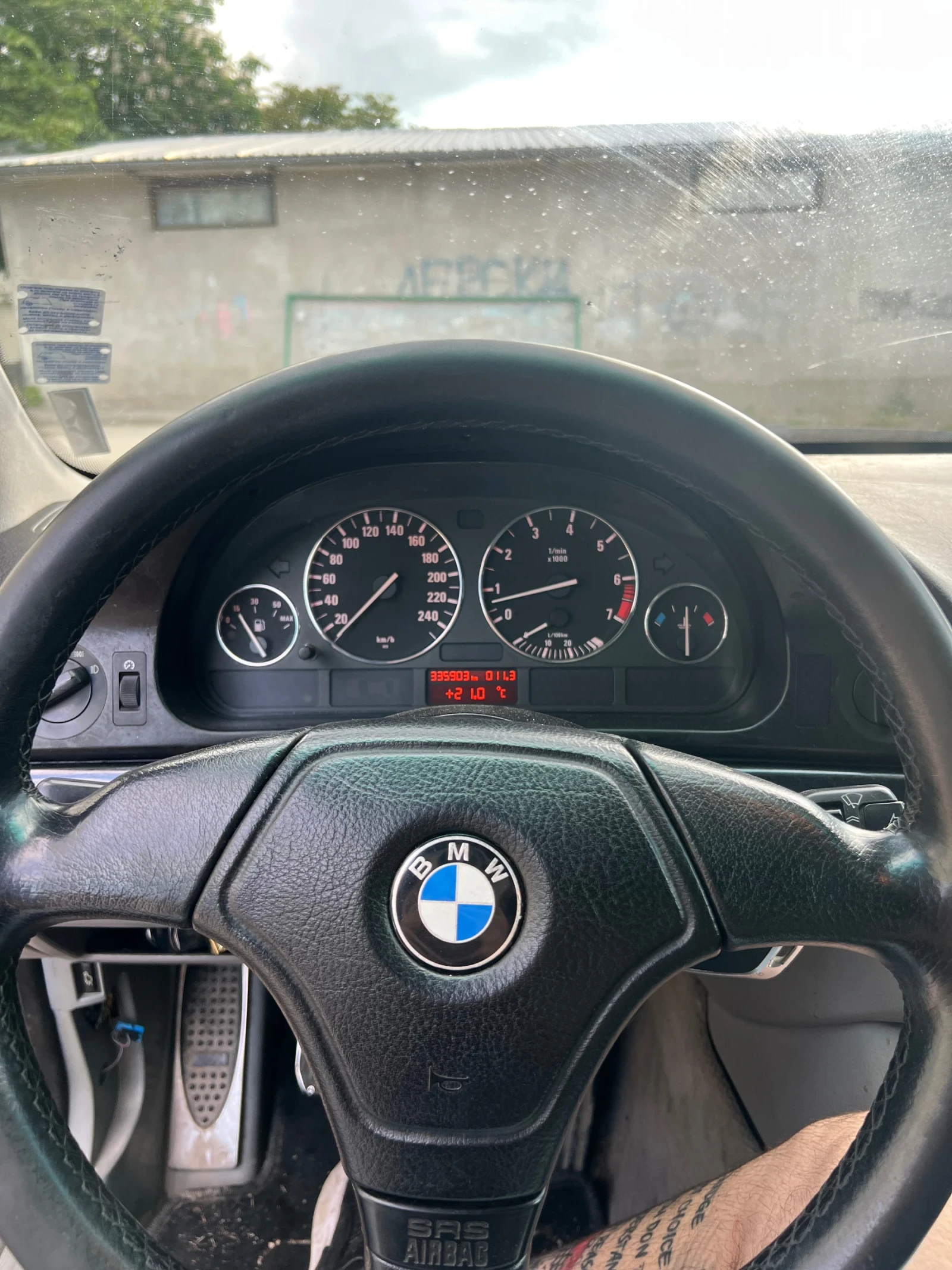 BMW 523 2.3 170 hp, снимка 11 - Автомобили и джипове - 54596910