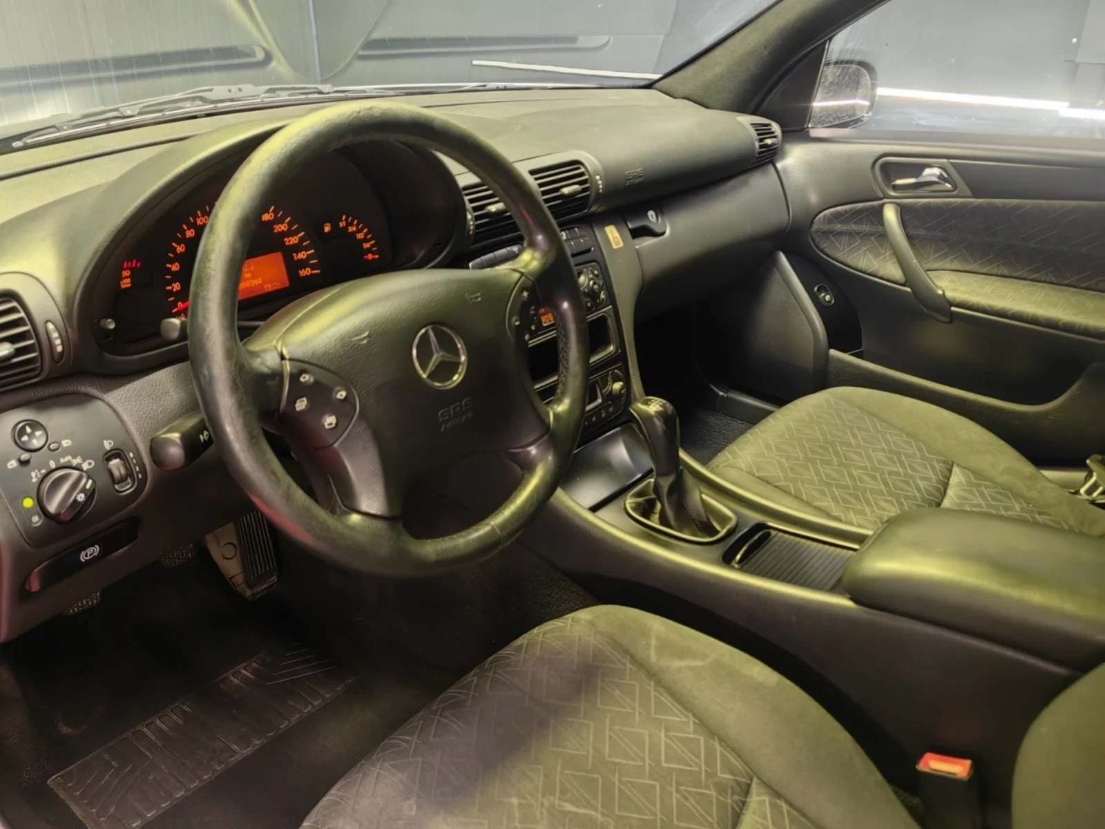 Mercedes-Benz C 220 КЛИМА* ТЕМП* РЕГ* GREY MATE* 143к.с* МУЛТИ* , снимка 8 - Автомобили и джипове - 54853048