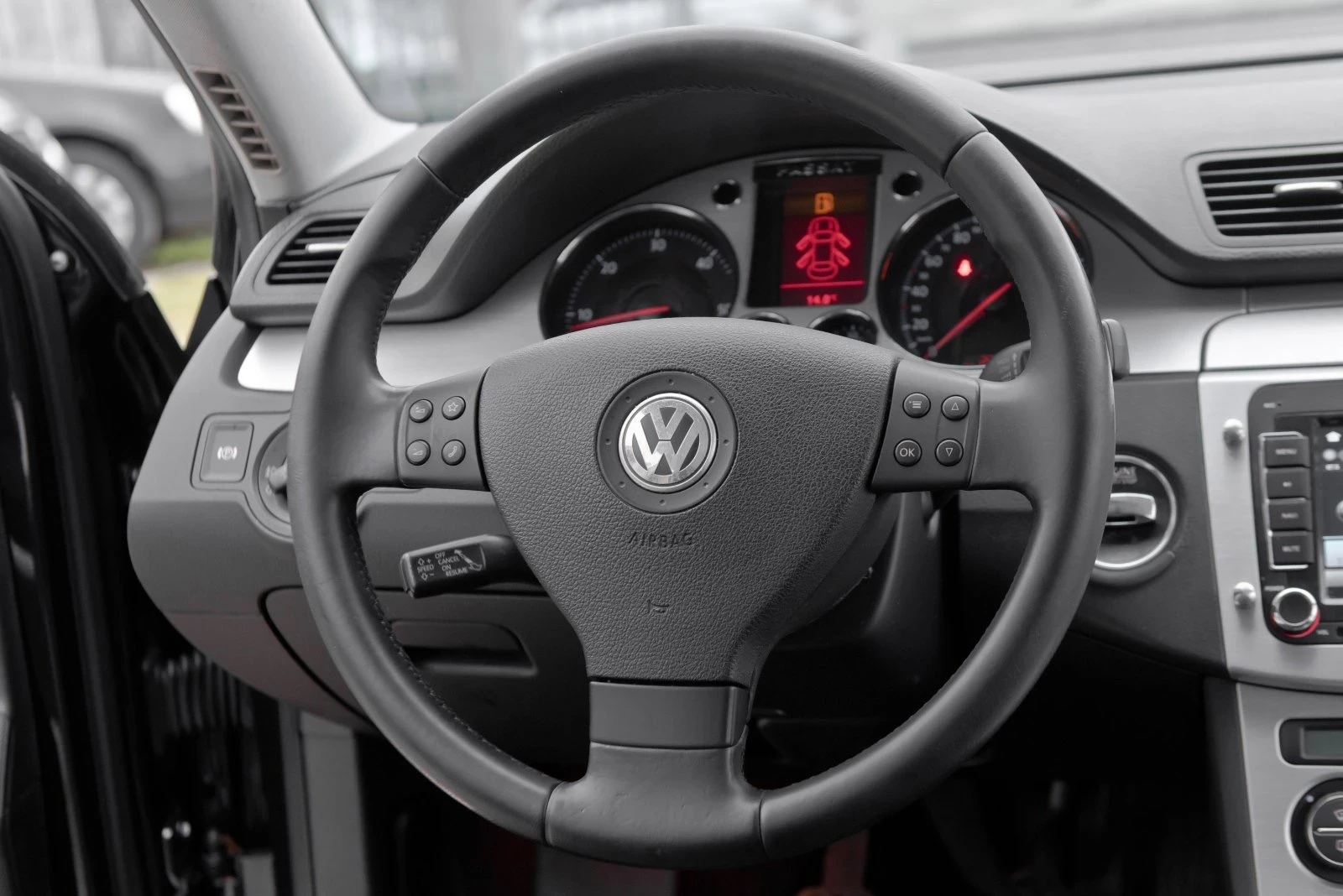 VW Passat 2.0TDI Highline, снимка 13 - Автомобили и джипове - 54978640