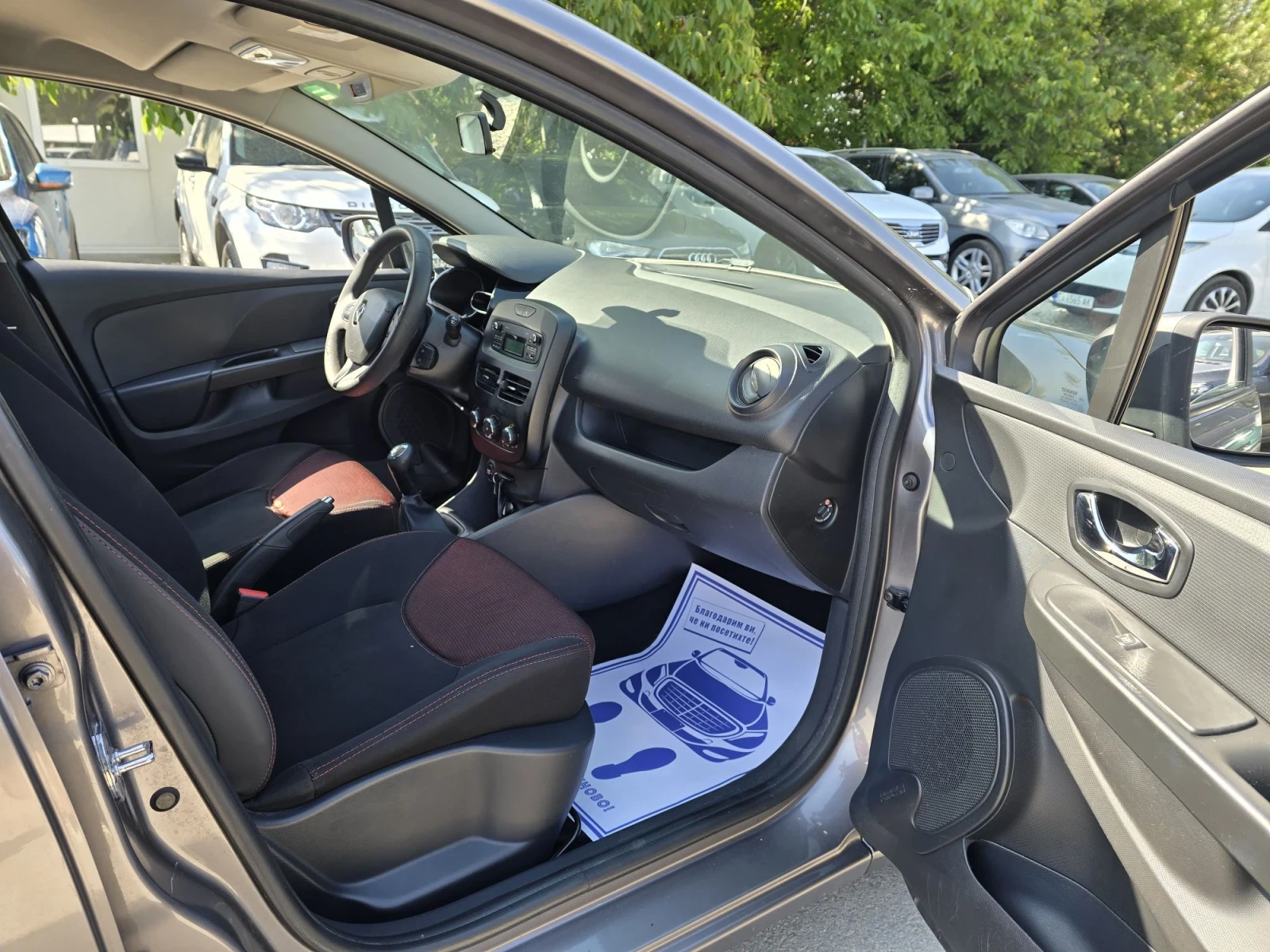 Renault Clio 1.2i Фабрична газ , снимка 13 - Автомобили и джипове - 55638001