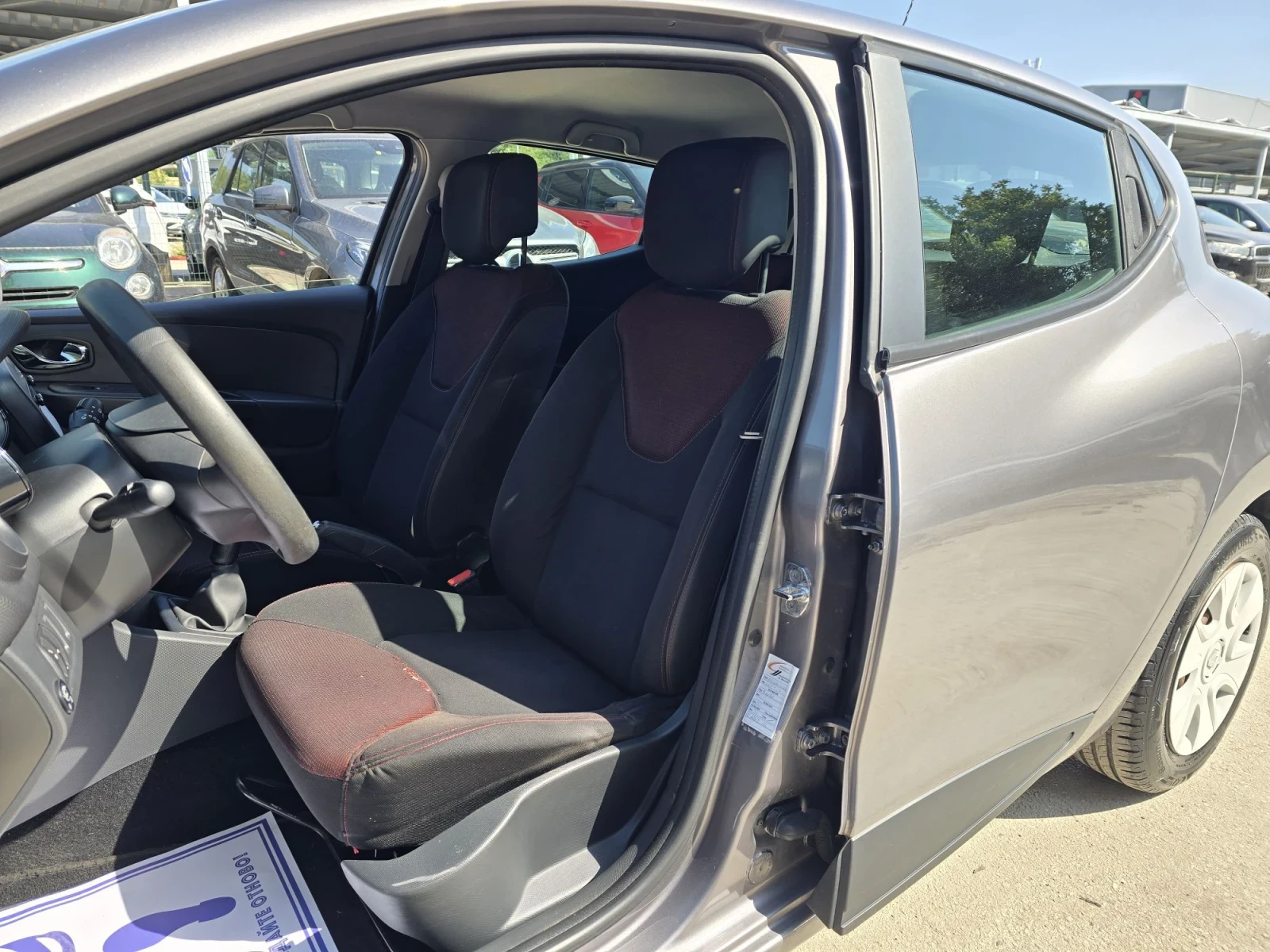 Renault Clio 1.2i Фабрична газ , снимка 9 - Автомобили и джипове - 55638001