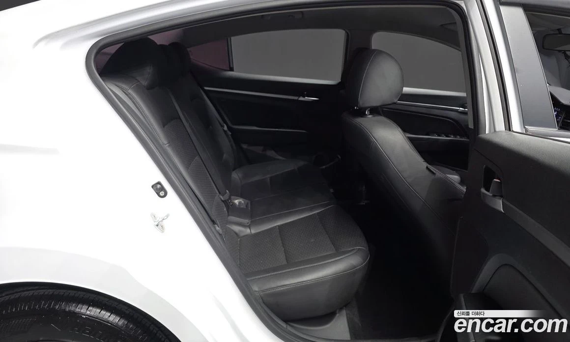 Hyundai Elantra 1.6 Smart, снимка 12 - Автомобили и джипове - 55972719