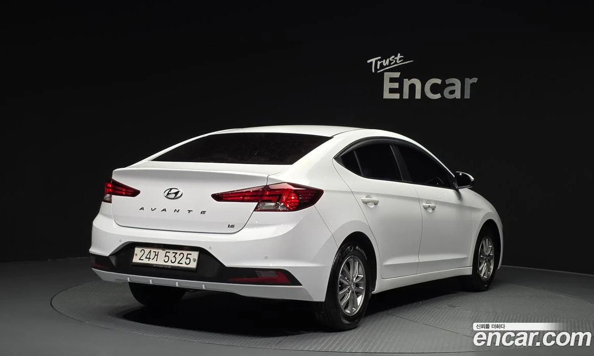 Hyundai Elantra 1.6 Smart, снимка 2 - Автомобили и джипове - 55972719