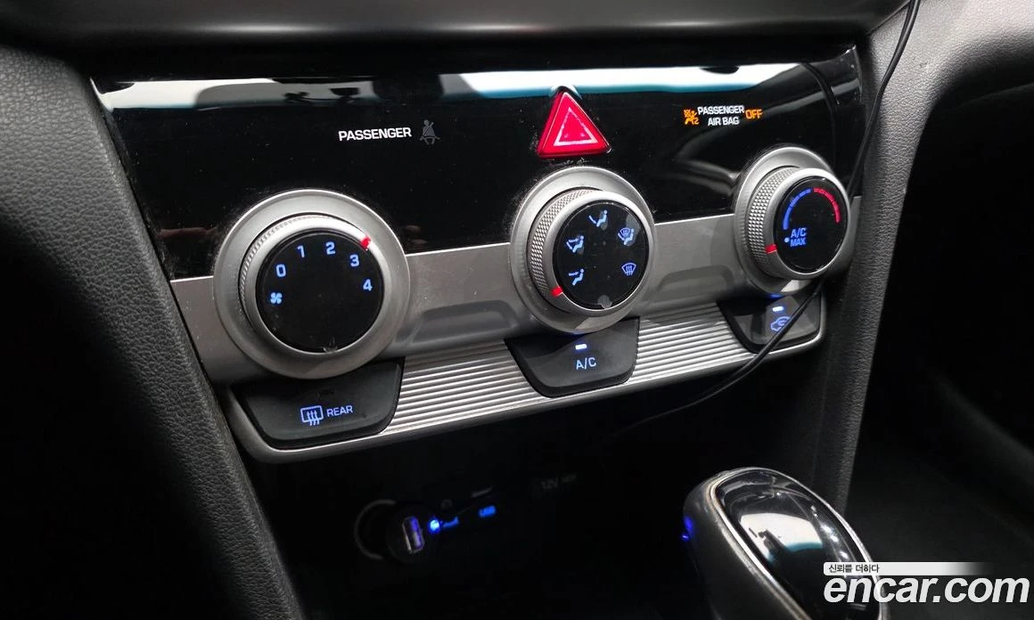 Hyundai Elantra 1.6 Smart, снимка 17 - Автомобили и джипове - 55972719
