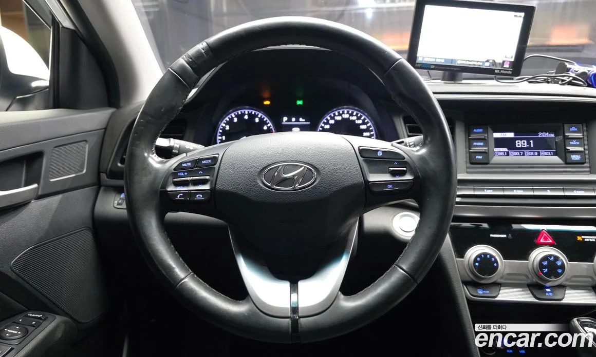 Hyundai Elantra 1.6 Smart, снимка 13 - Автомобили и джипове - 55972719