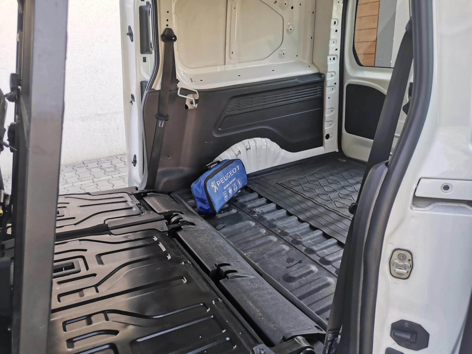 Peugeot Partner Long Extended Cab 1.5 BlueHDI, снимка 14 - Автомобили и джипове - 56166432