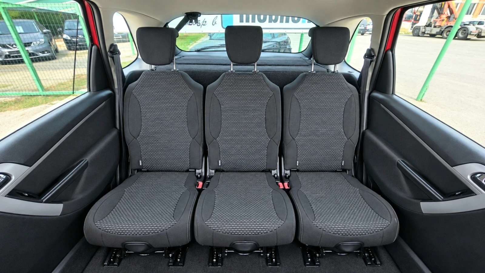 Citroen C4 Picasso 1.6HDi/112к.с./6ск./РЕАЛНИ КМ/КАТО НОВА, снимка 10 - Автомобили и джипове - 56168024