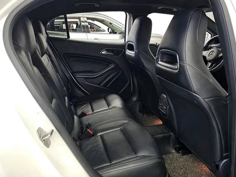Mercedes-Benz GLA 220, снимка 11 - Автомобили и джипове - 54751821