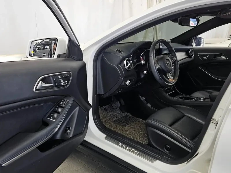Mercedes-Benz GLA 220, снимка 9 - Автомобили и джипове - 54751821