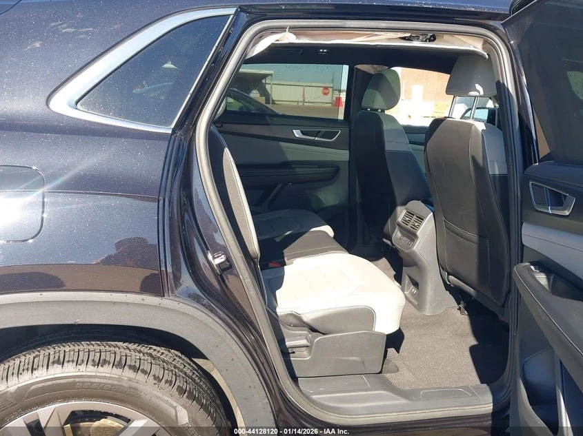 VW Atlas * Cross Sport* R-Line* , снимка 8 - Автомобили и джипове - 54049749