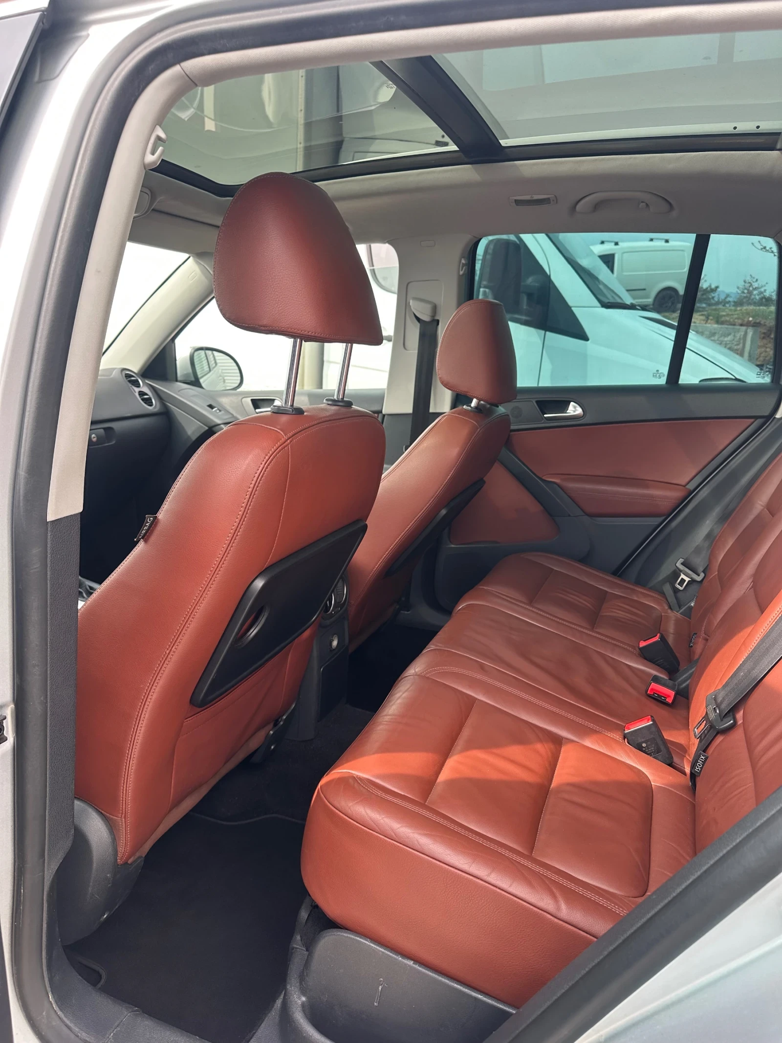 VW Tiguan R-Line 2.0TDI DSG, снимка 7 - Автомобили и джипове - 54060341