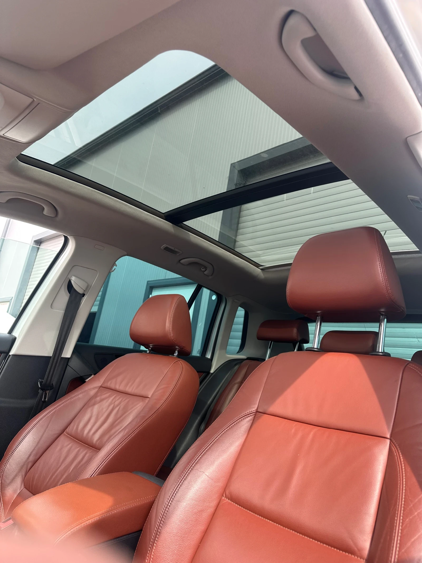 VW Tiguan R-Line 2.0TDI DSG, снимка 6 - Автомобили и джипове - 54060341