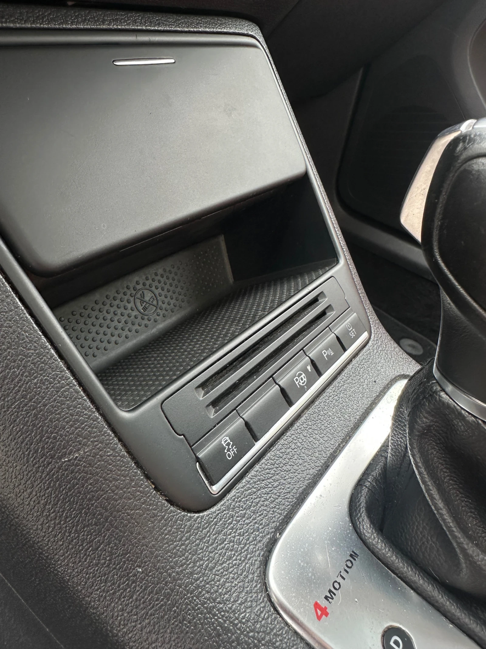 VW Tiguan R-Line 2.0TDI DSG, снимка 9 - Автомобили и джипове - 54060341