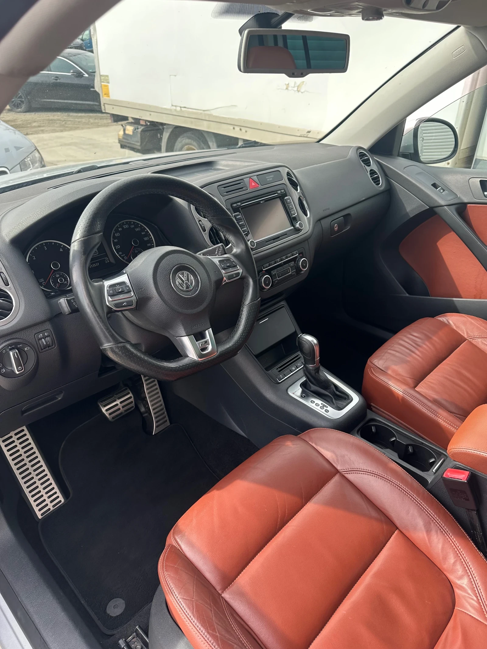 VW Tiguan R-Line 2.0TDI DSG, снимка 4 - Автомобили и джипове - 54060341