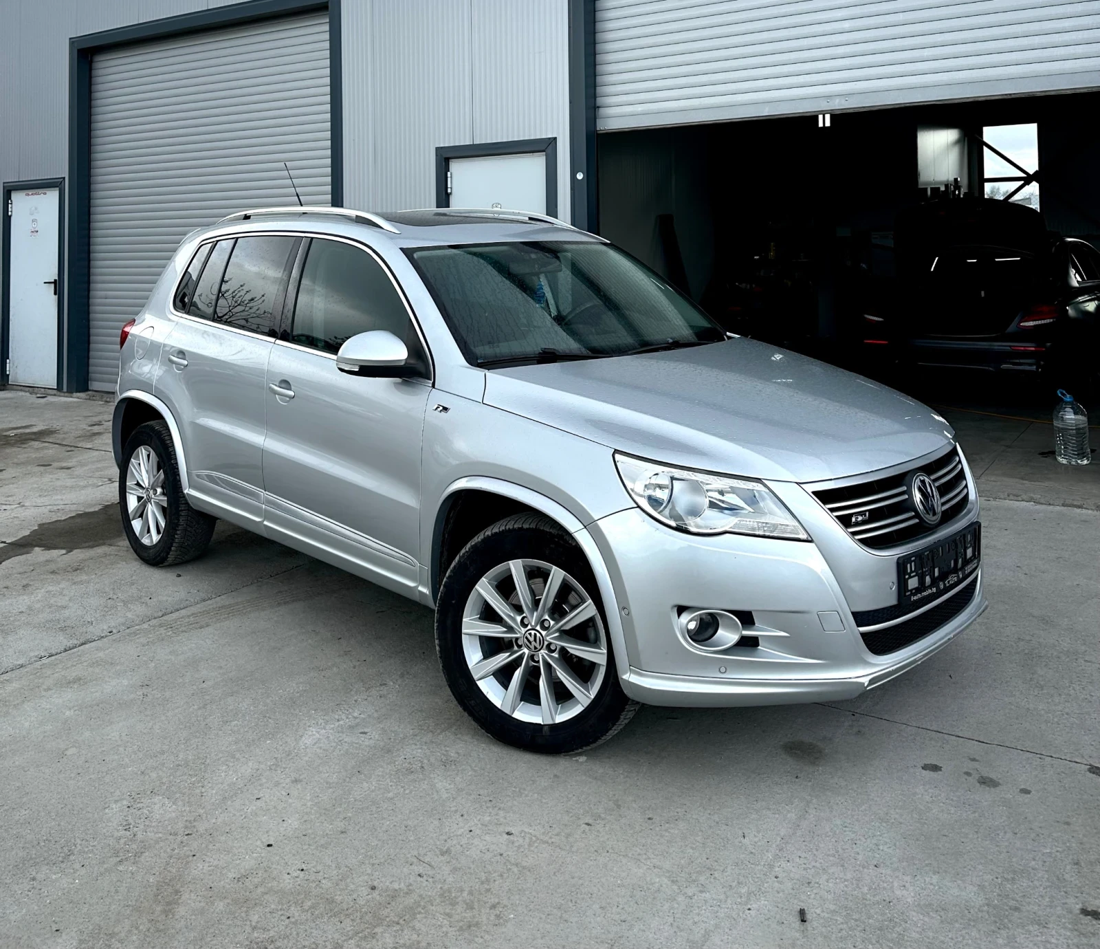 VW Tiguan R-Line 2.0TDI DSG, снимка 12 - Автомобили и джипове - 54060341