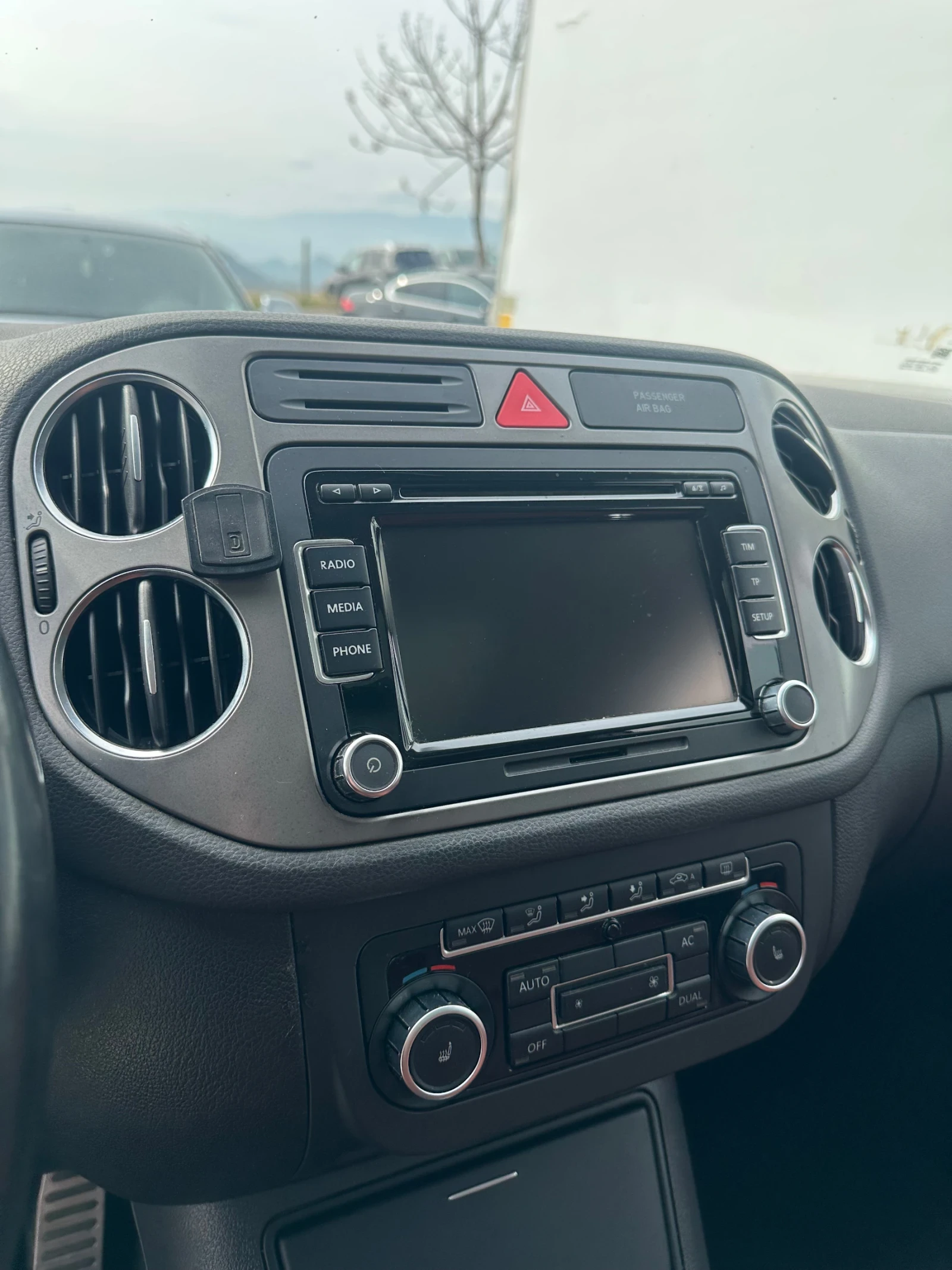 VW Tiguan R-Line 2.0TDI DSG, снимка 8 - Автомобили и джипове - 54060341