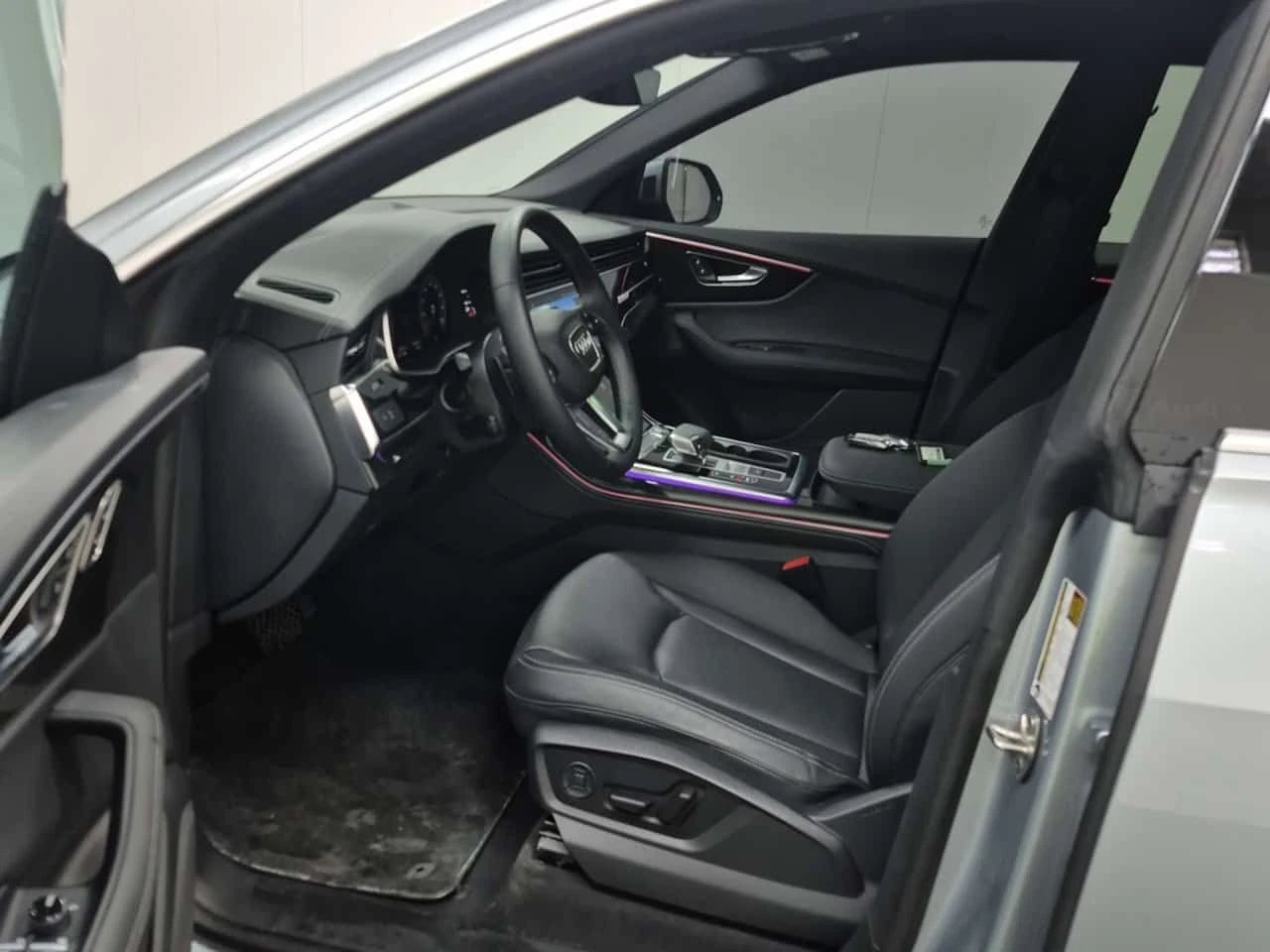 Audi Q8 * Progressiv * 360 КАМЕРА* ПАНОРАМА* ОБДУХВАНЕ* , снимка 9 - Автомобили и джипове - 54301613