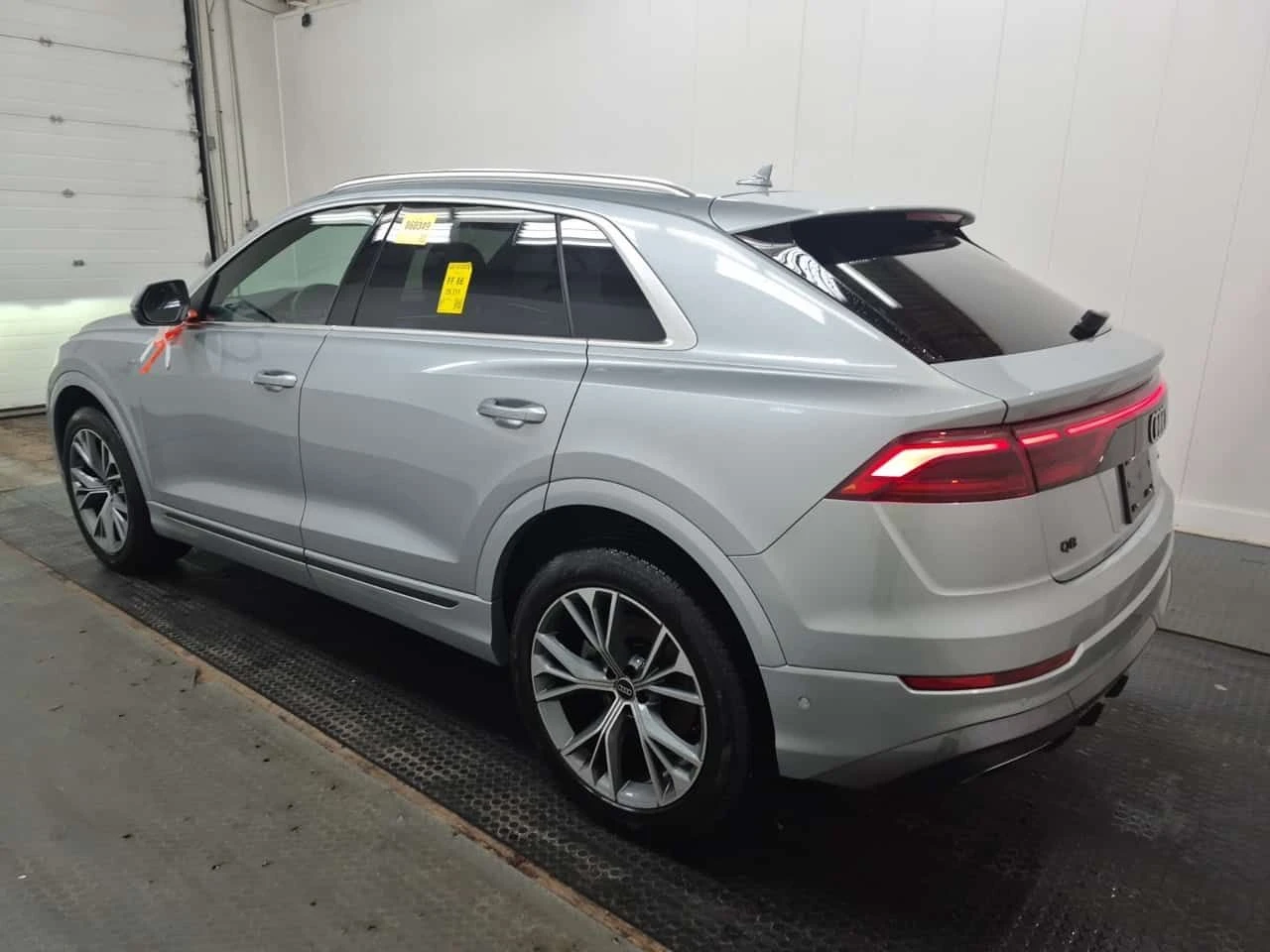 Audi Q8 * Progressiv * 360 КАМЕРА* ПАНОРАМА* ОБДУХВАНЕ* , снимка 4 - Автомобили и джипове - 54301613