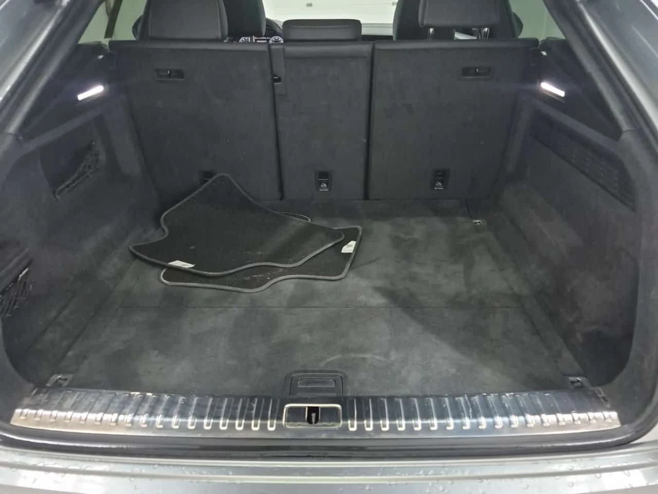 Audi Q8 * Progressiv * 360 КАМЕРА* ПАНОРАМА* ОБДУХВАНЕ* , снимка 15 - Автомобили и джипове - 54301613