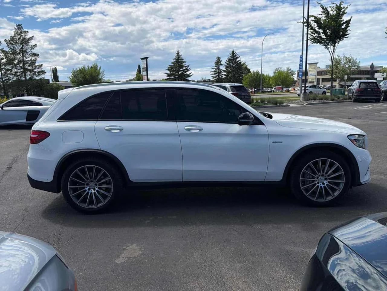 Mercedes-Benz GLC * AMG 43 * АВТОКРЕДИТ БЕЗ ПЪРВОНАЧАЛНА ВНОСКА, снимка 4 - Автомобили и джипове - 56218209
