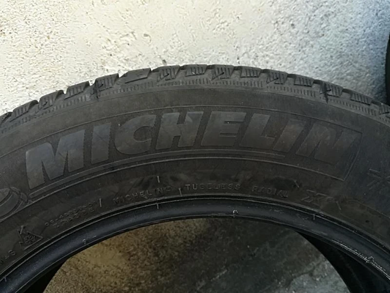 Гуми Зимни 205/60R16, снимка 5 - Гуми и джанти - 22851997