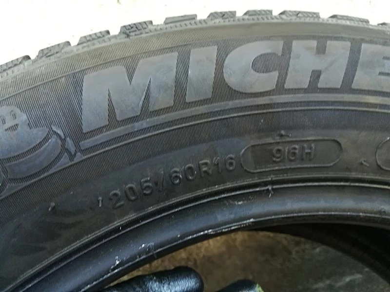 Гуми Зимни 205/60R16, снимка 6 - Гуми и джанти - 22851997