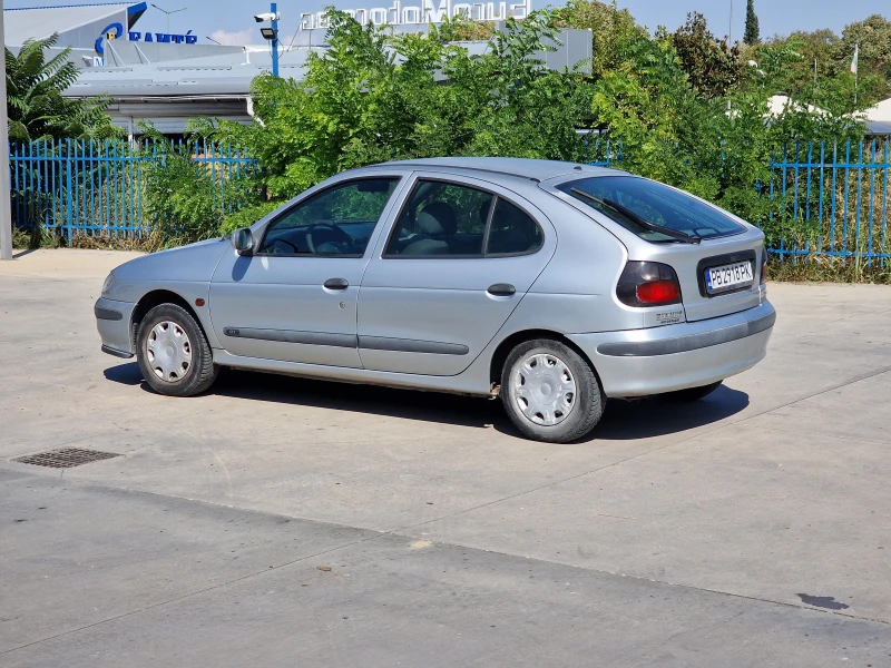 Renault Megane 1.6 Бензин, снимка 3 - Автомобили и джипове - 47365462