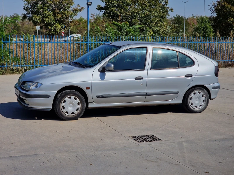 Renault Megane 1.6 Бензин, снимка 2 - Автомобили и джипове - 47365462